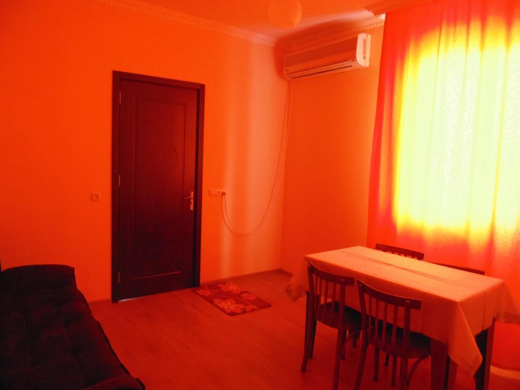 Apartment Merabi Batumi Quarto foto